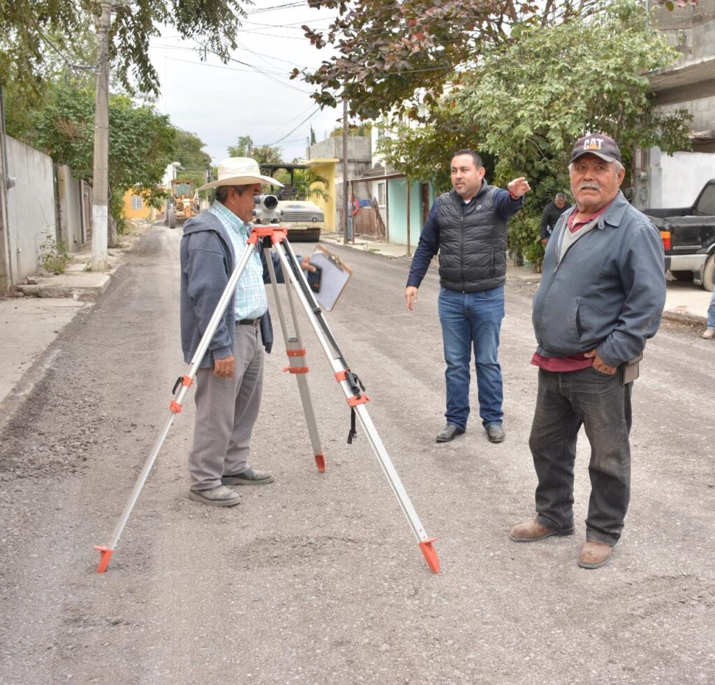 Seguimos al pendiente de los trabajos de pavimentación, que se realizan sobre la calle Matamoros