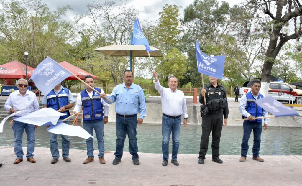 El alcalde de El Mante, Sergio Fernández Medina da el banderazo de inicio al Operativo Semana Santa Blanca 2024