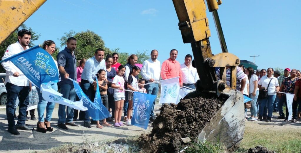Hace apenas unos días hicimos el compromiso de apoyar a las familias de la colonia San Isidro con la introducción del agua potable y hoy estamos comenzando la obra