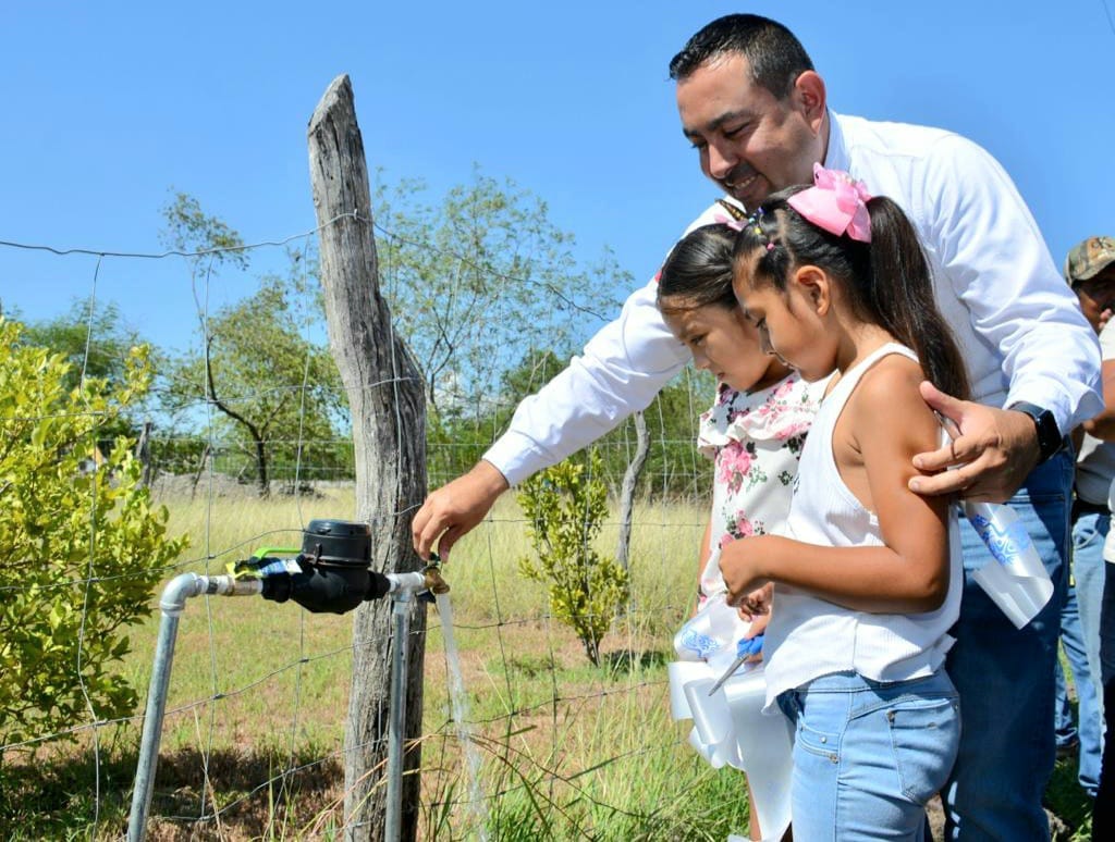 La obra de agua potable a las colonias San Isidro y Veracruz, es el mejor ejemplo de que mi gobierno tiene VOLUNTAD Y AMOR POR EL MANTE