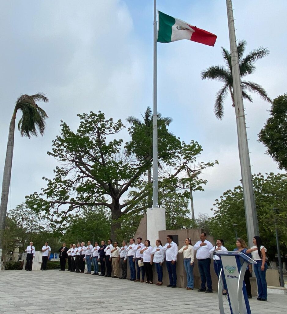 El Alcalde de El Mante, Sergio Fernández Medina, encabezó hoy los honores de ordenanza en conmemoración del 5 de mayo aniversario de la Batalla de Puebla