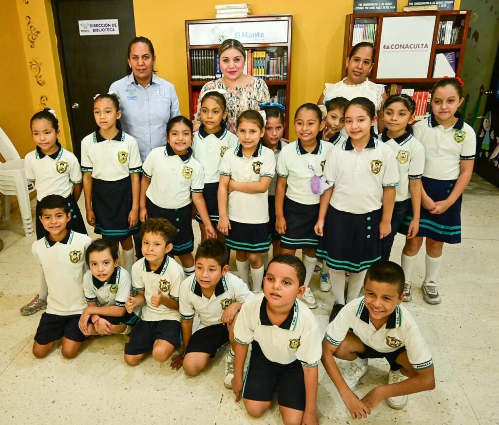 Hoy por la mañana un grupo de alumnos de la escuela Margarita Maza de Juárez del tercer año grupo «B»